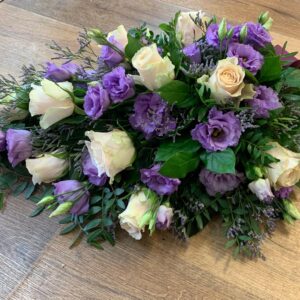 Surulaite lila-vaalea