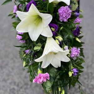 Surulaite Nro 9 - Valkolilja, Lila eustoma ja Neilikka