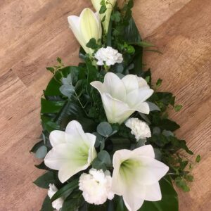 Surulaite 11 - Valkolilja, Neilikka ja vihreät