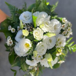 Valkoinen kimppu Floristin valinta